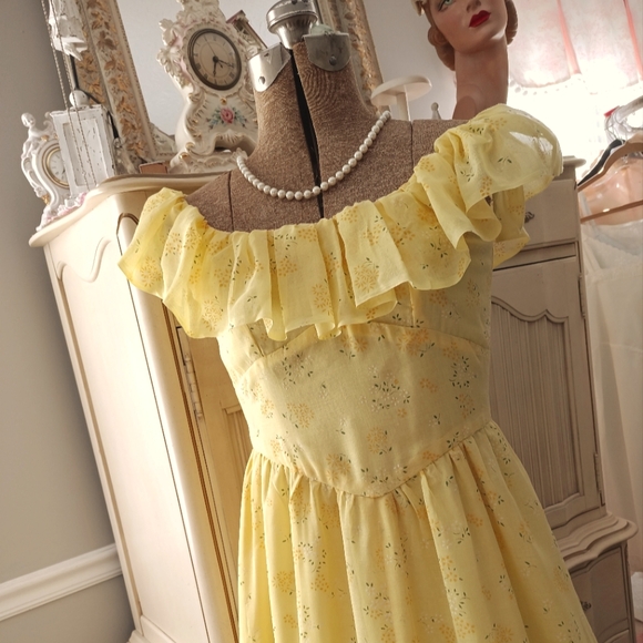 STUNNING 1970S VINTAGE YELLOW FLOCKED MAXI DRESS! - Picture 11 of 14